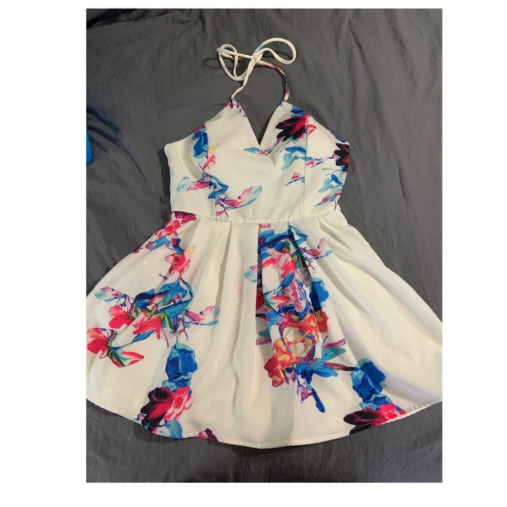 SOLD‼️Beautiful flowery playsuit